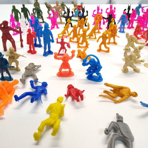 Toy Figurines Vintage Astronauts, Divers, People, Fantasy Mixed Approx 125 pcs - Picture 13 of 14